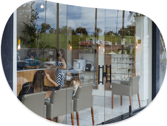 Foto da recepção de uma loja Posê